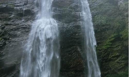 三叠泉瀑布_三叠泉瀑布是李白写望庐山瀑布的景点吗?